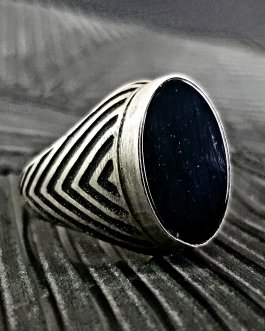 טבעת משולשים בשיבוץ אוניקס