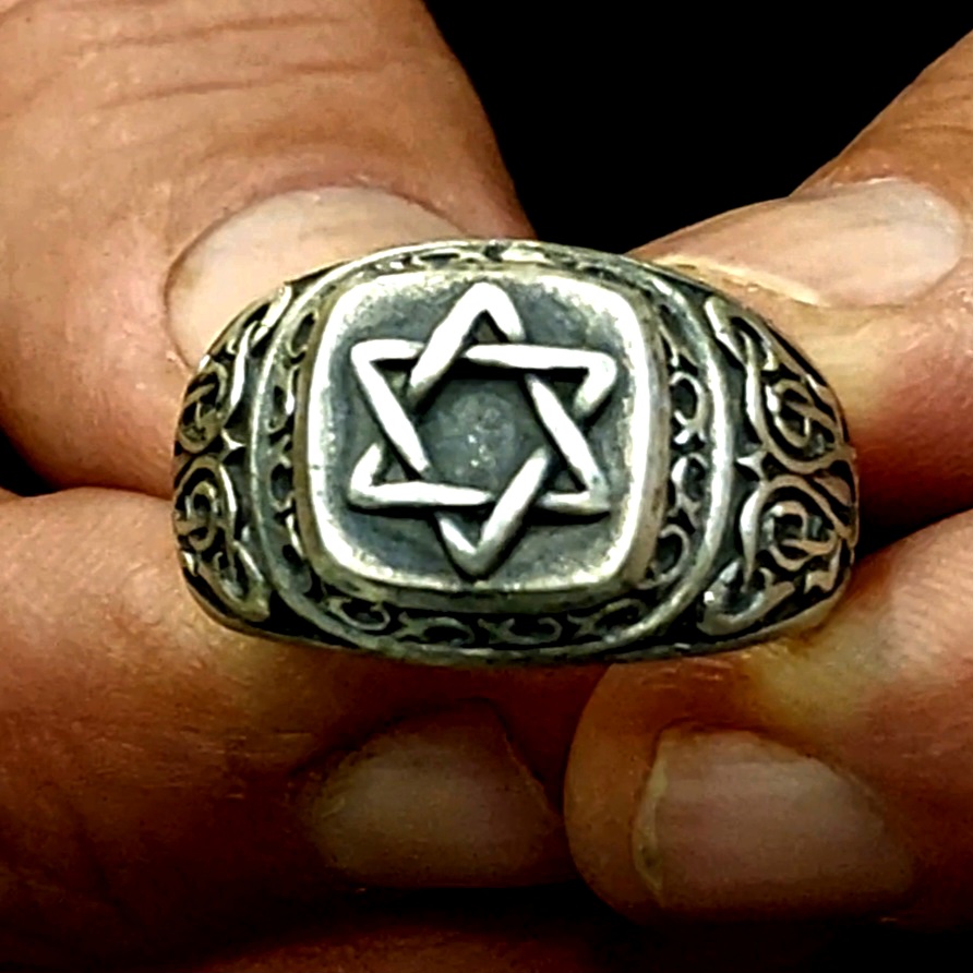 טבעת מגן דוד מעוטרת